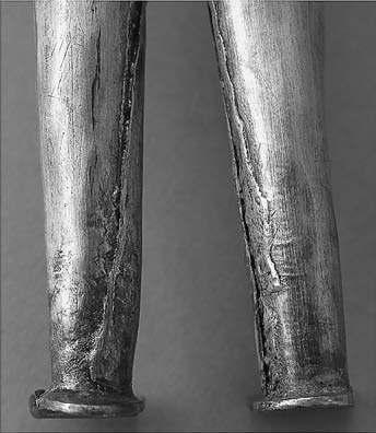 The whitish hard-solder on the figurine s front (fig. 10a) could correspond to a repair. Another repair can be seen under the left arm.
