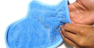 Dusting Mitt This ultra soft and fine microfiber is