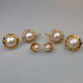 165 3 PAIRS OF 14K YELLOW GOLD EARRINGS set with pearls and mabé
