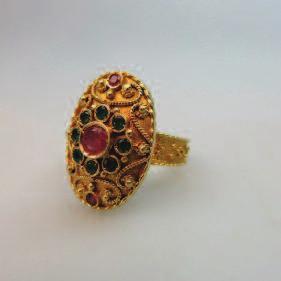 189 18K YELLOW GOLD RING set with 8 small full cut emeralds and 3
