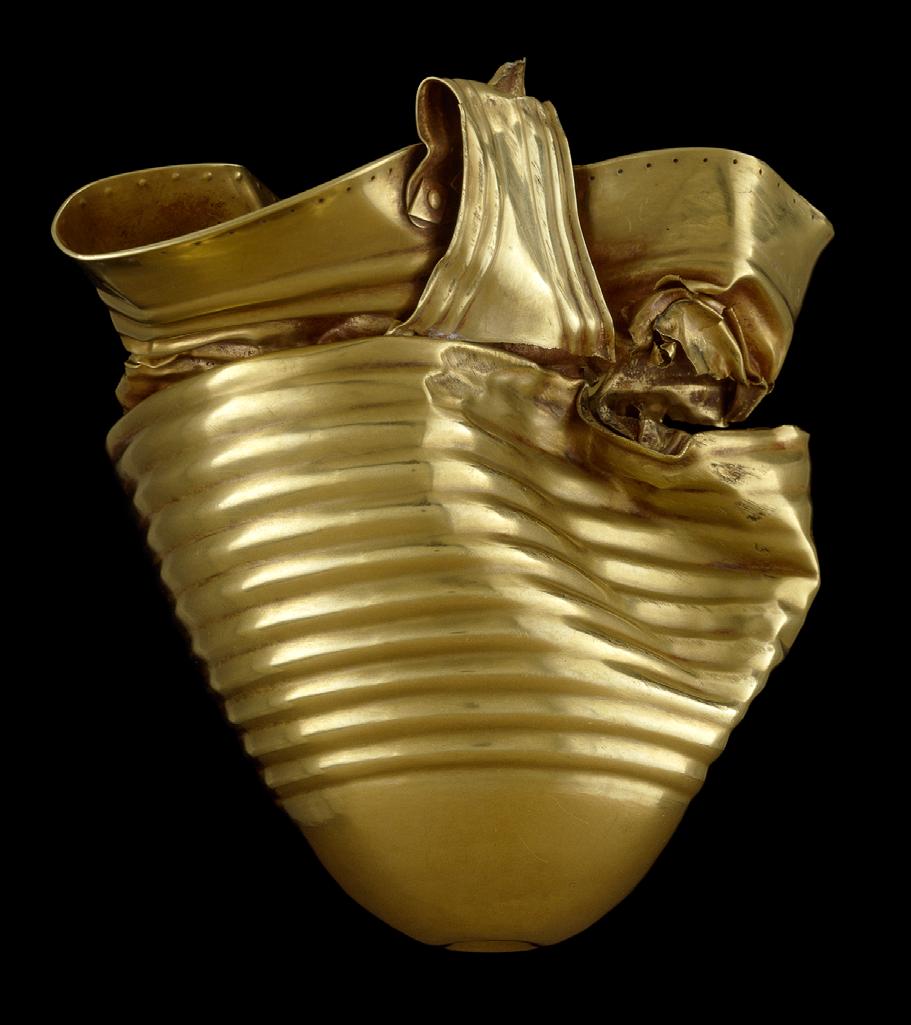 A Detectorist s Utopia? Archaeology and Metal-Detecting in England and Wales 129 Fig.1: The Ringlemere Cup, which was reported Treasure to the author when he was Finds Liaison Officer for Kent.