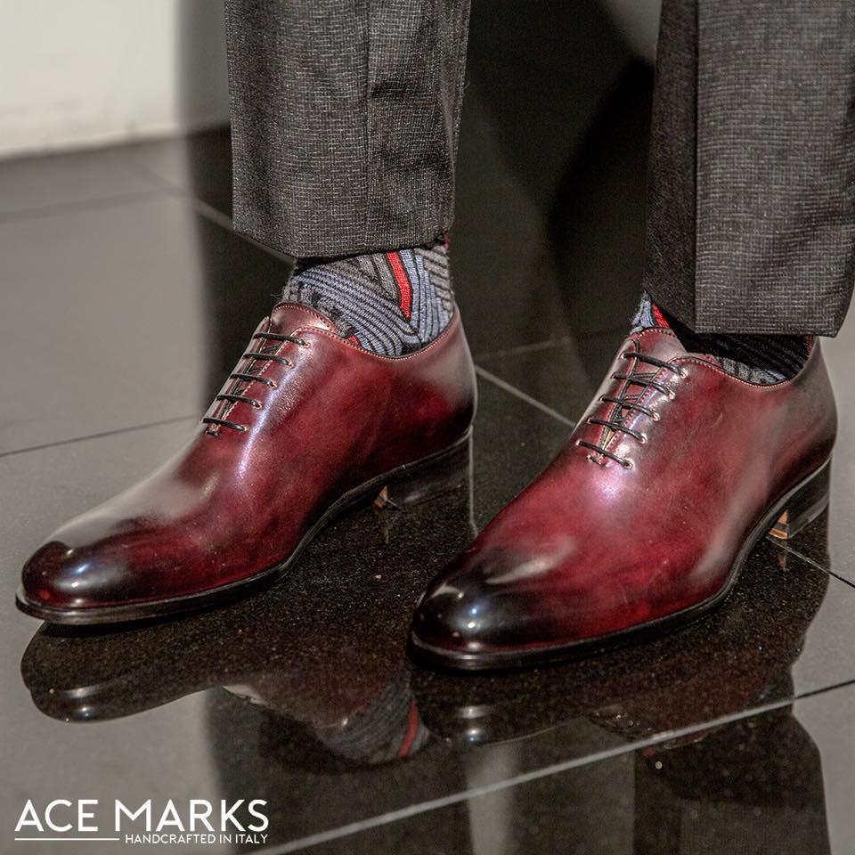 4. Wholecut Dress Shoes Are Easy to Maintain With no stitching to get in the way of the shine, wholecut shoes absorb polish and display shine better than other styles of dress shoes.
