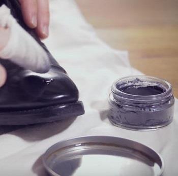 Once you dab the shoe with the water, take the cloth with wax polish and buff the shoe lightly.