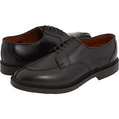 Split-Toe Men s Shoes Uncommon and distinctive style Helps draw attention to shoes without shortening their visual appearance Appropriate for most settings Split-toe shoes are something of a rarity.