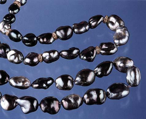 2 mm) by Michelle Laurenti formed in Tahitian Pinctada margaritifera oysters, which usually produce black cultured pearls.