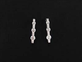 JOLI788 Approx. Selling Time: 12:00 PM 7273 A PAIR OF DIAMOND Wt: 2.