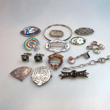 Birks change purse; and a buckle 47 SMALL QUANTITY OF SILVER JEWELLERY including Scottish