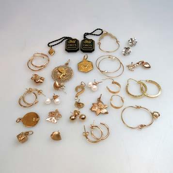 studs 59 SMALL QUANTITY OF GOLD EARRINGS AND CHARMS including a pair of