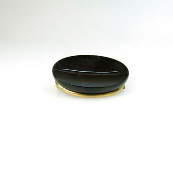 139 19TH CENTURY 14K YELLOW GOLD BROOCH set with an oval onyx panel, with glazed woven hair panel to the reverse