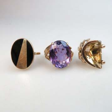 175 1 X 10K & 2 X 14K YELLOW GOLD RINGS set with citrine, amethyst and onyx, 19.2 grams 176 2 X 14K YELLOW GOLD RINGS set with small sapphires, rubies and diamonds, size 4 & 6, 9.
