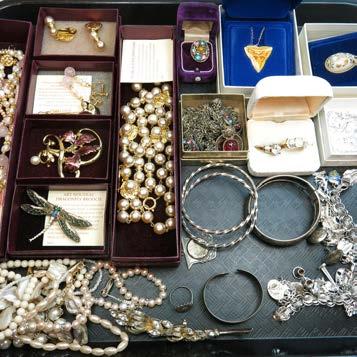 13 SMALL QUANTITY OF COSTUME AND SILVER JEWELLERY including a silver charm