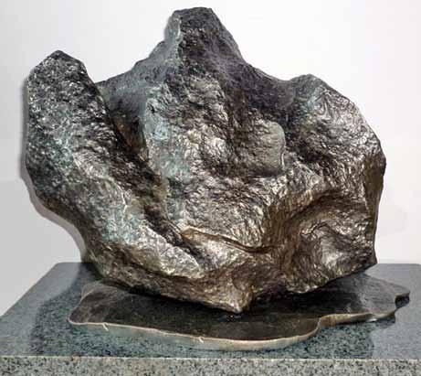 Uruguay 2000-2500 806 CAMPO DEL CIELO METEORITE 17kg (approx) 19cm x 24cm. A large and aesthetic iron meteorite.
