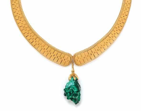312 311 313 311 an 18 Karat Yellow Gold and Synthetic Emerald collar necklace, french, consisting of a woven tapered design style collar suspending a removable synthetic emerald crystal pendant.