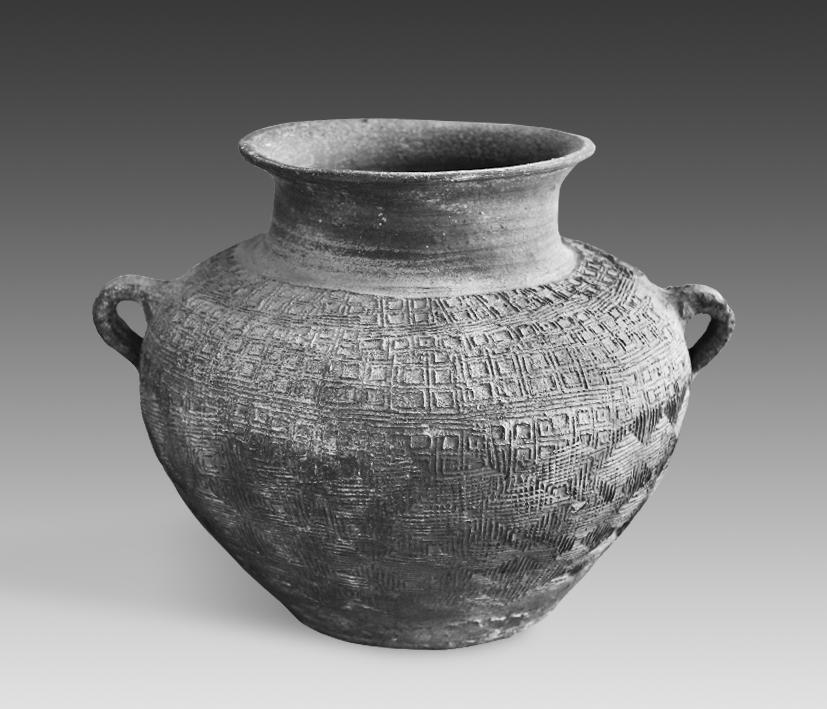 2 cm and height 8.2 cm (Figure 14:3). Artifact D14M1:4 is dark brown hard pottery, with uneven color tone. It has a wide opening, small curled rim, rounded shoulder, round belly and flat bottom.