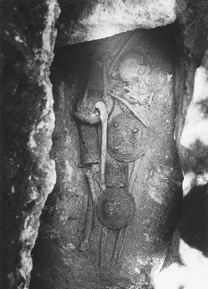 9 Photograph of a non-tomb burial at Caracol