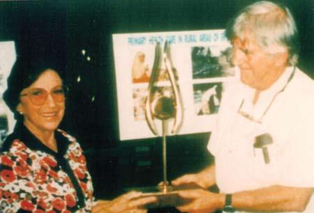 Fred Hollows - Always Remembered Anna Cohn making the presentation of her sculpture to Prof.