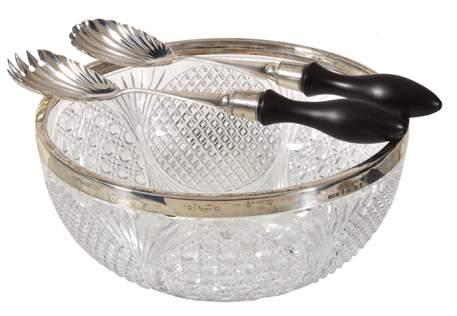 5cm (8 1/2in) high, loaded; a William IV fiddle pattern caddy spoon by Eley, Fearn & Chawner, London 1814, with a shell bowl; a small vase, Birmingham 1976, 10cm (4in) high, loaded; a five bar