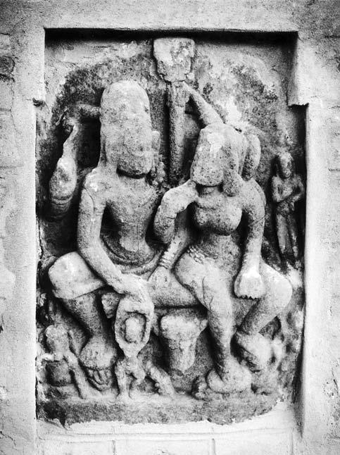 90 ARCHIVES OF ASIAN ART Fig. 3. Umā-Maheśvara. 8th c. Sankargarh, Satna District, Madhya Pradesh, India. Sandstone. Photograph: Courtesy of the American Institute of Indian Studies, 11960.