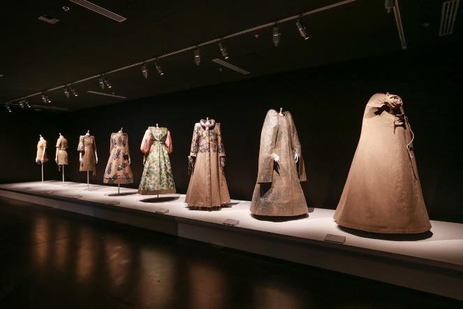 11 Viktor&Rolf Russian Doll, haute couture
