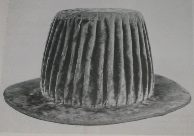 Picture of original hat from Janet Arnold's book "Patterns of Fashion" My version of the Pleated Tall Hat based on research from Janet Arnold's book "Patterns of Fashion" An SCA interpretation: The