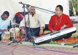 Satsangs was rendered by Sumanth Sumirin Mir Shri featuring Keeran Ishwarlall. The sound was provided by Lennie Singh of Sound Company.