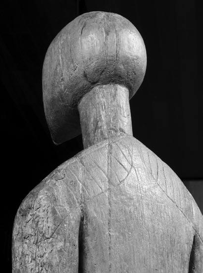 342 A Recently Revealed Tino Aitu Figure from Nukuoro Figure 7. Representation of male shoulder tattoo on the Smith figure. Photo: R. Neich. careless handling and storage over a long period.