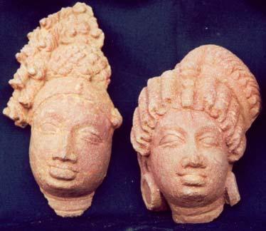 hair. Figs 1 & 2. 2 Figs 1-2 (S1) This headdress leads already at Mansar to further interpretations or variations: a.