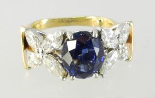 Lot # 452 452 Ladies' 18k yellow and white gold ring with sapphire