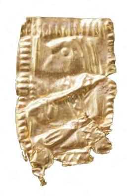 The figure is similar to the slightly fragmented Sorte Muld 185, which is the only other figure foil holding a single edged sword (Fig. 3c). The somewhat buckled, incomplete piece fig.