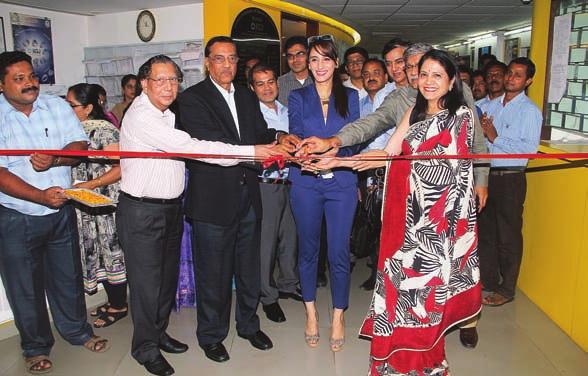 Farah Khan Ali Inaugurates Glimpz 2014 At IIGJ Mumbai The Indian Institute of Gems & Jewellery (IIGJ), Mumbai held the Glimpz 2014 exhibition of jewellery collections developed by the eighth batch of