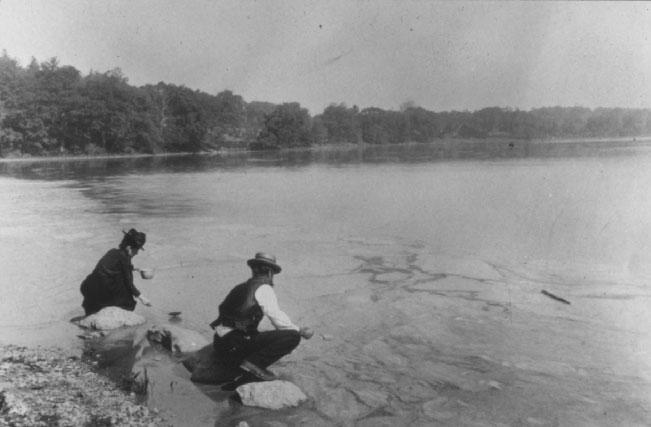 TAKING EXERCISE CLOTHES TO NEW PLACES Ellen Swallow Richards collecting samples at Jamaica Pond, 1901. Courtesy of Sophia Smith Collection, Smith College.