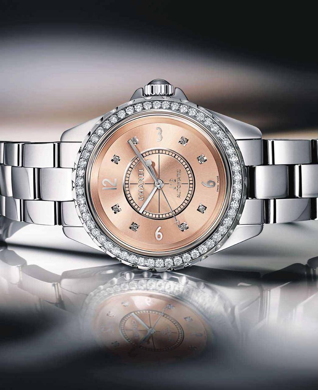 J12 CHROMATIC watch in titanium ceramic, a highly scratch-resistant material.