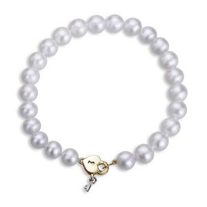 Quartz movement and water resistant to H290: Pearl Bracelet. Sometimes the most classic and simple designs are the most stunning.