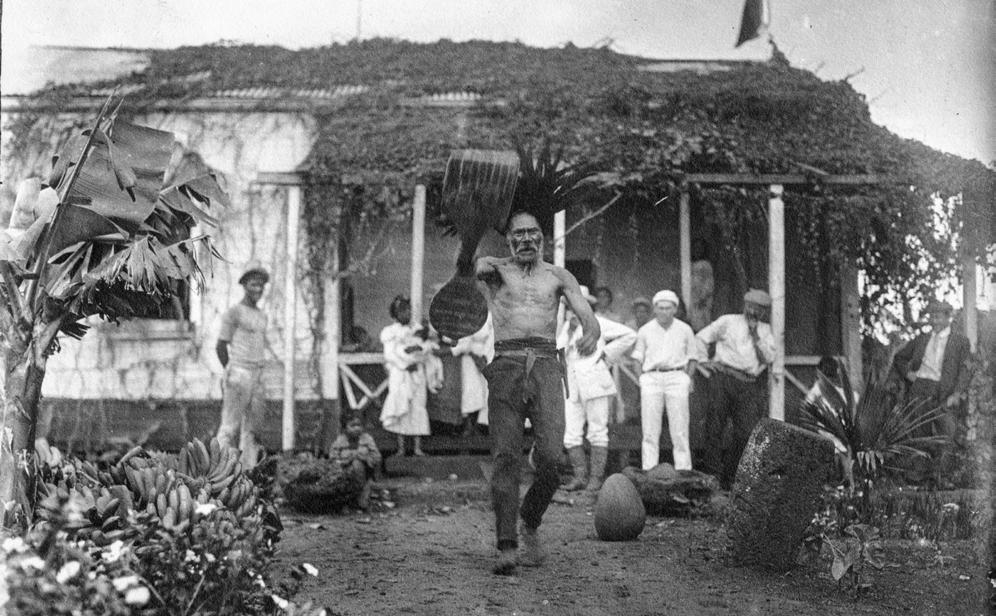 Jo Anne Van Tilburg 389 Figure 3. Dancing Rapanui man, 1916-1917.
