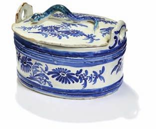 DKK 15,000 / 2,000 438 438 Kellinghusen faience food container with lid, handle in the shape of an eel,