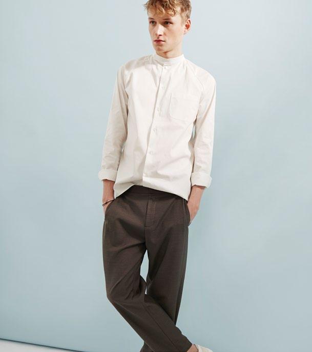 delicate wash pleated trousers with hidden pockets and a side