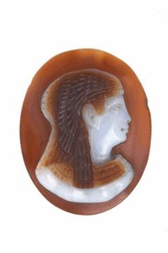 Paul Getty Museum, Villa Collection, Malibu, California 81.AN.76.5 110. Lykomedes Gem with a Ptolemaic Queen as Isis, 173-127 BC Chalcedony Object: H: 3.3 W: 2.6 cm (1 5/16 1 in.