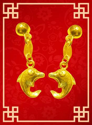 GOLD PETS EARRING 916 GOLD PETS EARRING (17GE0007) Cute and sweet whale adornment on trickling accessory, a sweet and trendy
