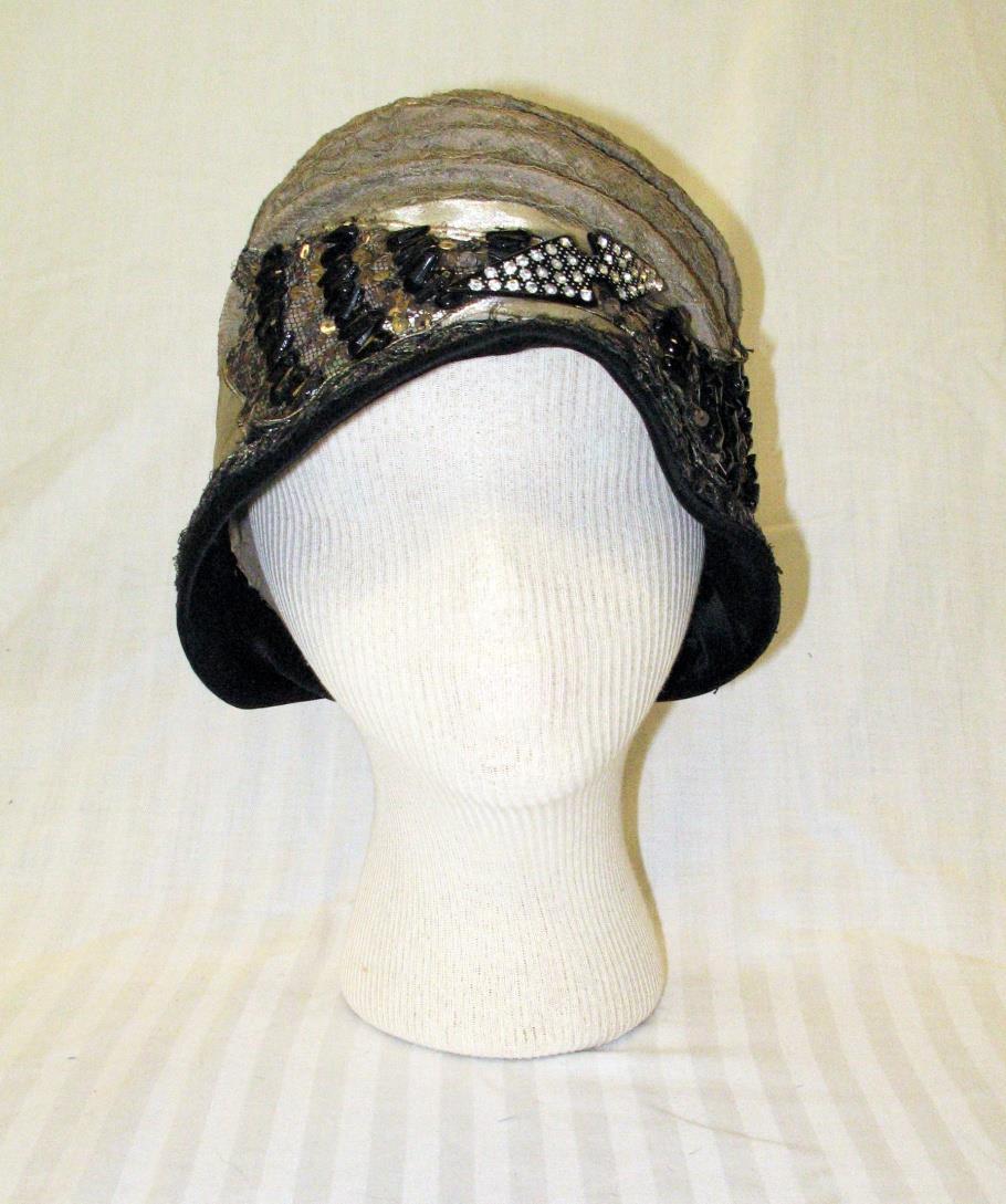 1920: Cloche Klosh ( French word for