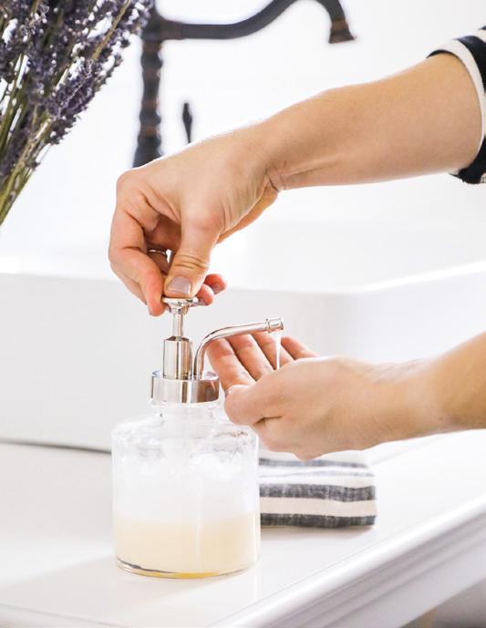 BASIC FOAMING FACE WASH This simple recipe is made with castile soap (a natural, concentrated vegetable-based soap). Nourishing oil is added to help moisturize the skin.