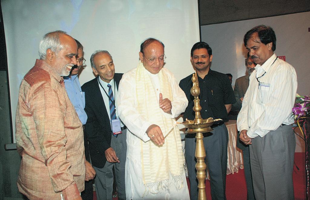 annual report 2007-08 CHAPTER IV EXPORTS Shri Shankersinh Vaghela, Minister of Textiles Inaugurating a conference.
