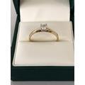 9ct Gold ring with pierced decoration. Approx 4.