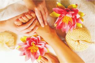 Manicures Express $40 Hot towel therapy, file, buff & a polish of your choice Deluxe $60 Refreshing sea salt exfoliation, relaxing massage, cuticle & nail work, finish with polish of your choice