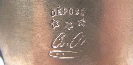 The presence of the word DÉPOSÉ indicates that the trademark has been registered, further suggesting its age as being on or after 1879.
