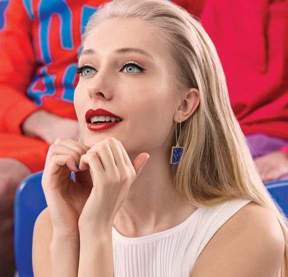 Model is wearing: The ONE 5-in-1 Colour Stylist Lipstick 30670 London Red.