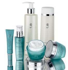 HELPS TO REDUCE THE APPEARANCE OF FINE LINES: 61% AGREE * CLINICALLY PROVEN: CORRECTS WRINKLES BY UP TO 33% 2 CLINICALLY