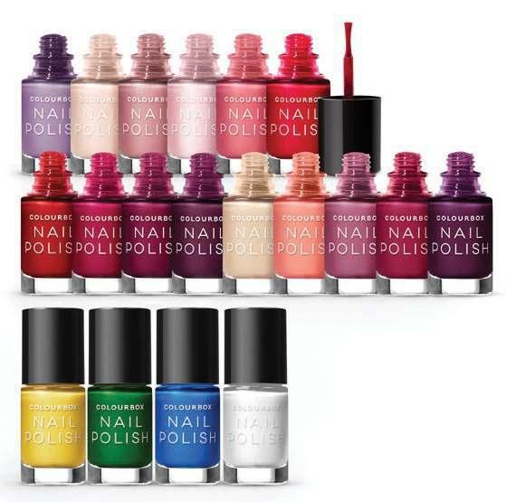 YOUR TEAM'S COLOURS Model is wearing manicure: Cancelled COLOURBOX Nail Polish Spring 33263 Soft Red, COLOURBOX Nail Polish 35262 Yellow Flare, COLOURBOX Nail Polish 35263 Go Green, COLOURBOX Nail