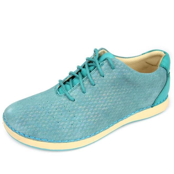 WOMEN S SIGNATURE COLLECTION Essence The Essence is a lightweight lace-up that expertly combines the leisure and athletic styles.