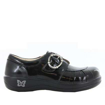 WOMEN S PROFESSIONAL COLLECTION Khloe The Khloe is a loafer uniquely designed with intricate hand-sewn pleating paired with an oversized metal buckle.
