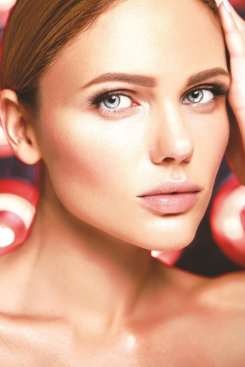 BEAUTIFUL SKIN POWERED BY LIGHT Energise your cells for visibly